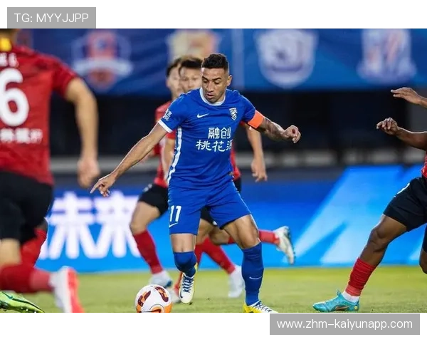 武汉三镇戴维森强突内切，成功攻破对方球门：一次突破引发的连锁效应